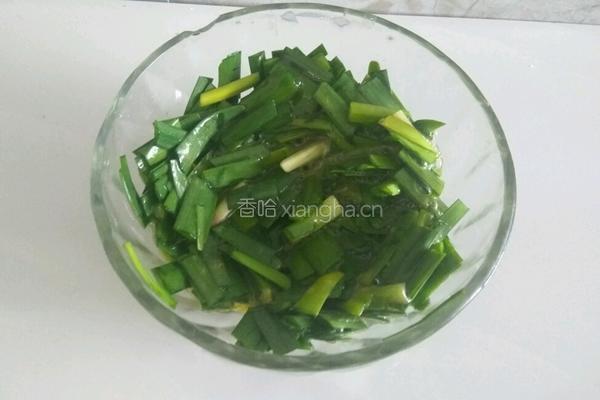 韭菜鸡蛋饼的做法图解3