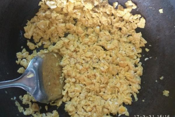 韭菜鸡蛋芝麻馅饺子的做法图解3