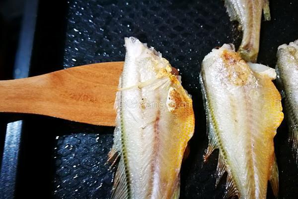 「Cathy边吃边营养」低脂版香煎黄花鱼的做法图解11