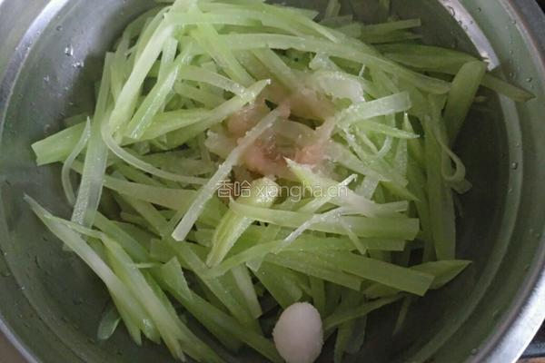 炝椒油莴笋丝的做法图解6