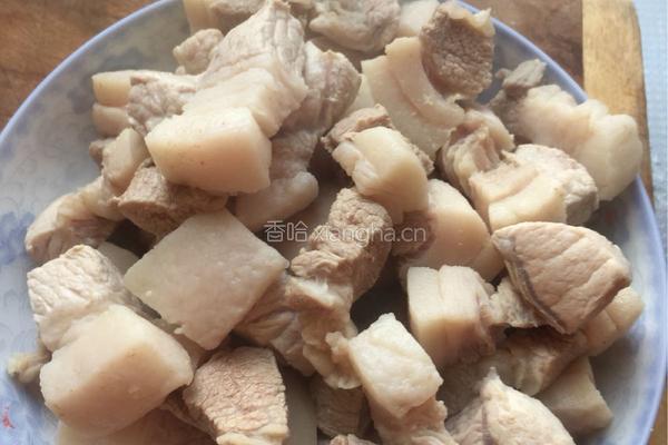 红烧肉烧鹌鹑蛋的做法图解2