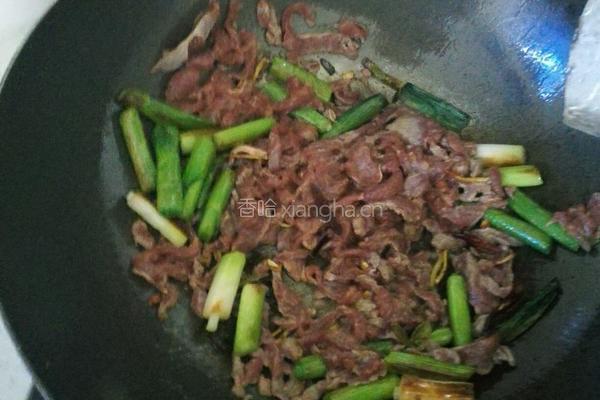牛肉炒大蒜的做法图解3