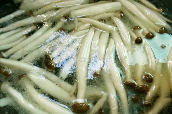 蟹味菇鸡蛋汤的做法图解4