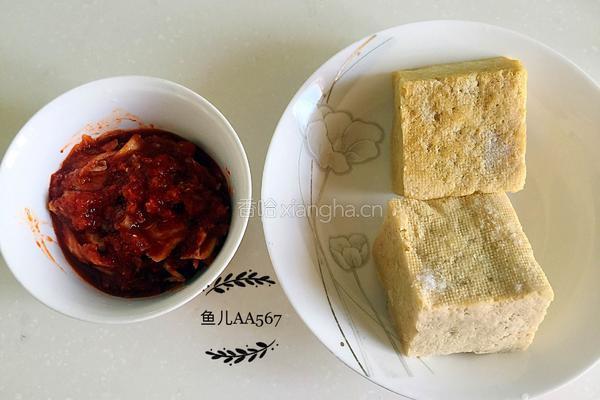 辣白菜豆腐汤的做法图解1