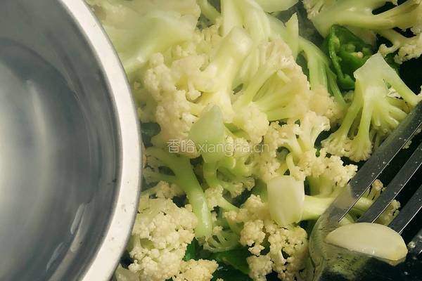 青椒炒有机花菜的做法图解9