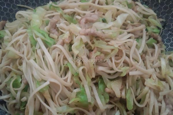 包菜肉丝炒面的做法图解9