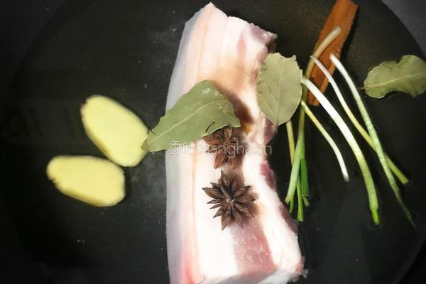 蒜蓉白切肉的做法图解1