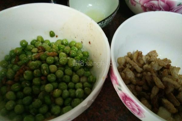 胡蘿卜青豆炒肉絲的做法图解4