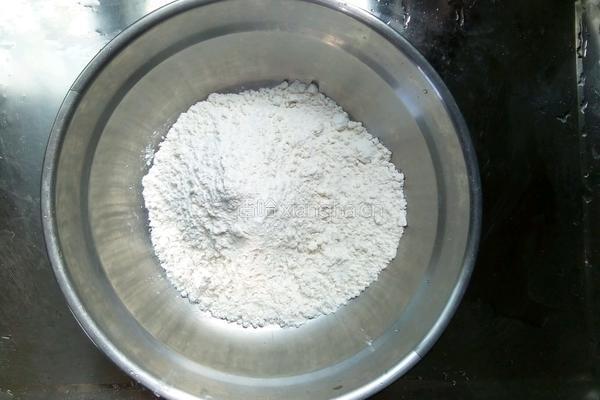 椒盐葱油饼的做法图解1