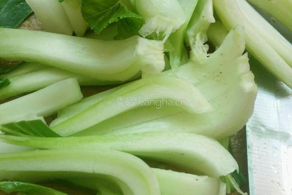 青菜炒河粉的做法图解1