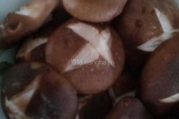 香菇圆葱烧肉片的做法图解2