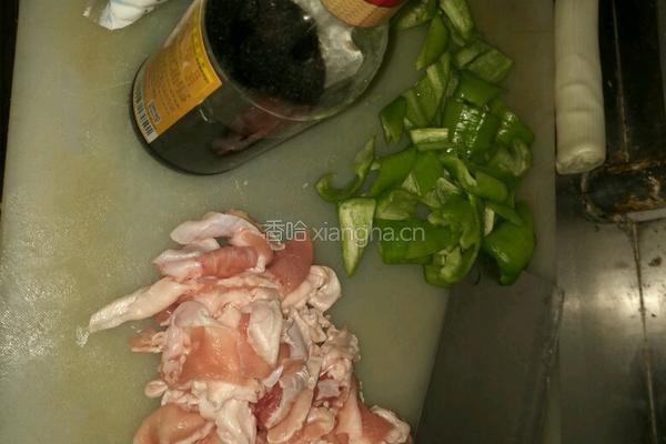 尖椒炒肉筋的做法图解1