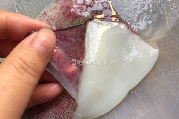 西蓝花炒鱿鱼的做法图解8