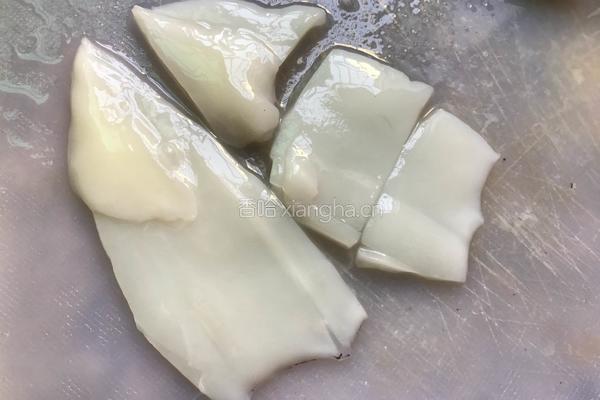 西蓝花炒鱿鱼的做法图解10