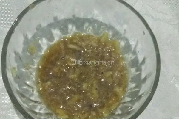 油泼蒜泥菠菜的做法图解4