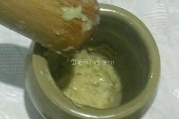 油泼蒜泥菠菜的做法图解3