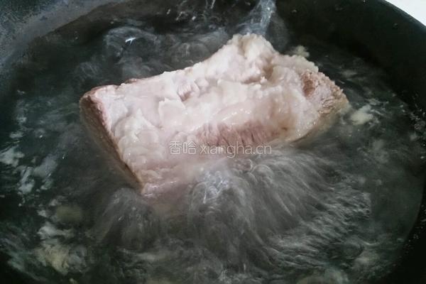 薯香扣肉的做法图解2