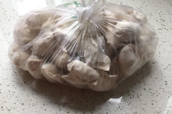 煎饺子的做法图解1