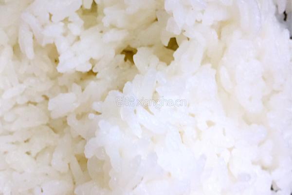 香蕉米饭紫甘蓝饼的做法图解1