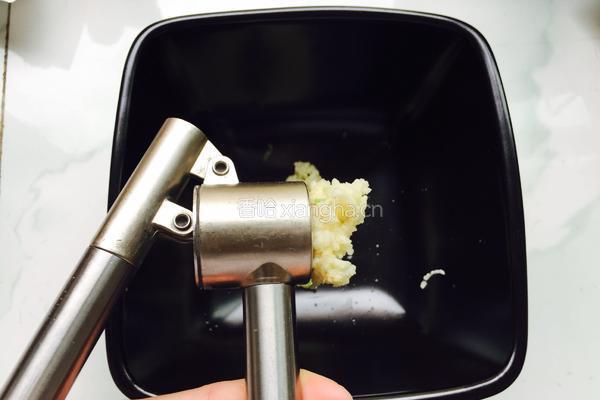 粉蒸清香白蒿的做法图解8