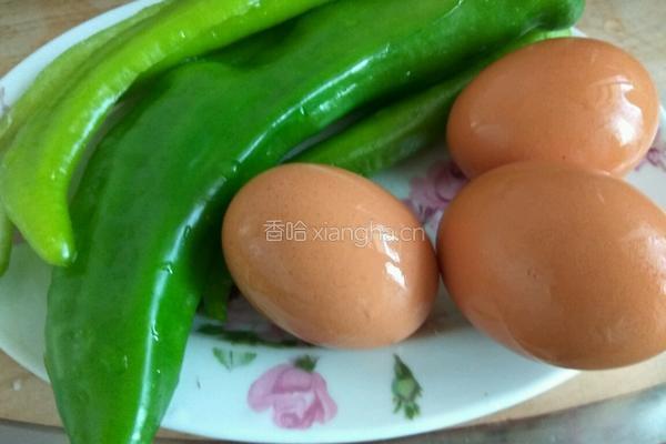 尖椒角瓜鸡蛋香肠馅的做法图解2