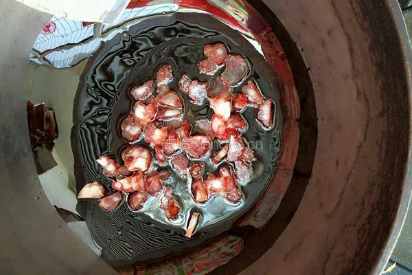 菠萝腊肠炒饭的做法图解2