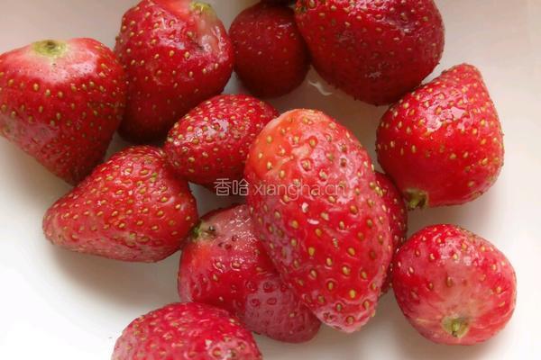 草莓汁的做法图解1