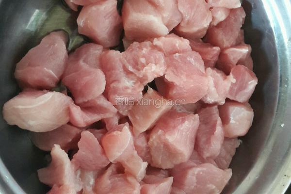 菠萝咕噜肉的做法图解1