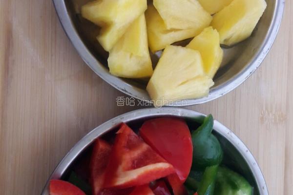 菠萝咕噜肉的做法图解2