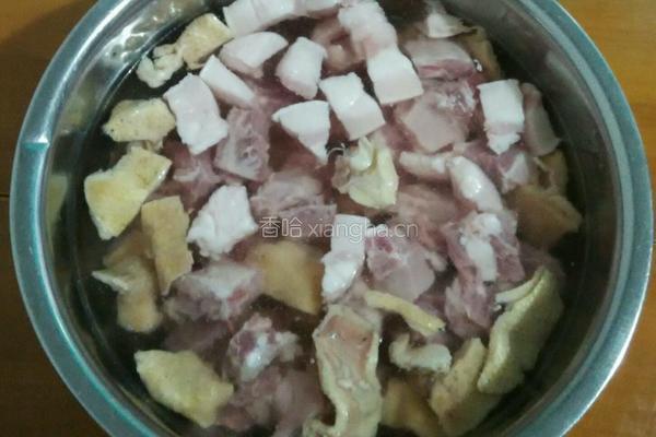 粗粮排骨老鸭汤的做法图解1
