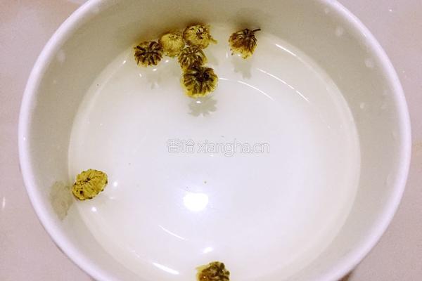 胎菊冰糖炖雪梨的做法图解4