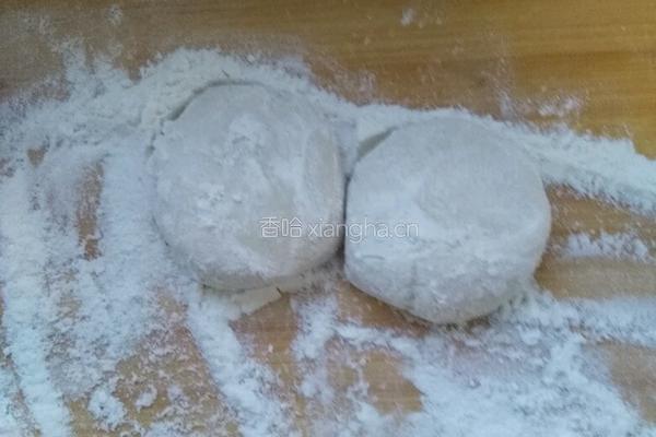 猪肉大葱馅饼的做法图解1