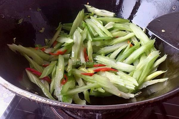 蚝油西芹的做法图解4
