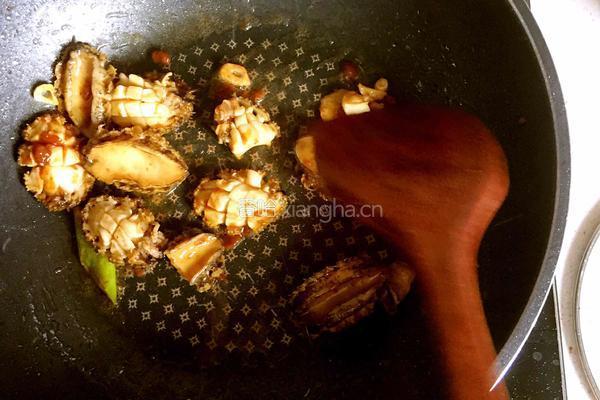 土豆炖鲍鱼的做法图解2