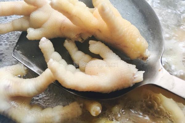 酱香卤竹签凤爪的做法图解3