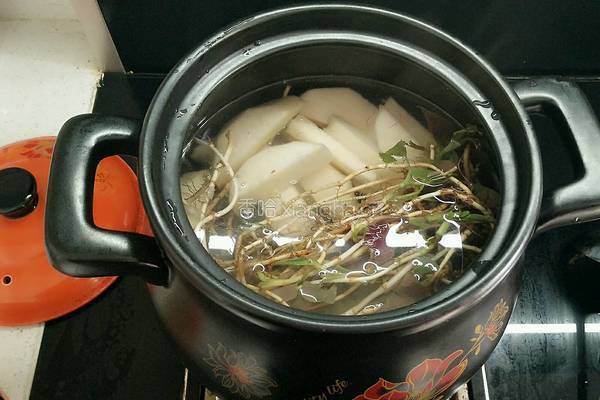 鱼腥草雪梨瘦身排毒汤的做法图解3