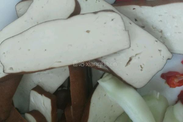 青菜瘦肉炒香干的做法图解1