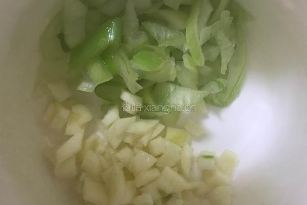 豆腐皮炒韭菜的做法图解4