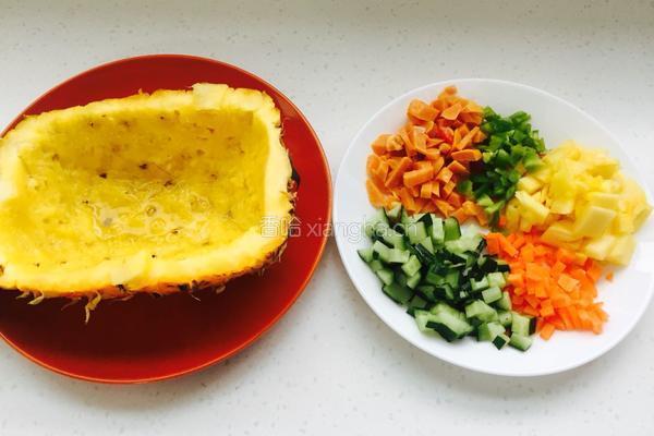 菠萝炒饭的做法图解1
