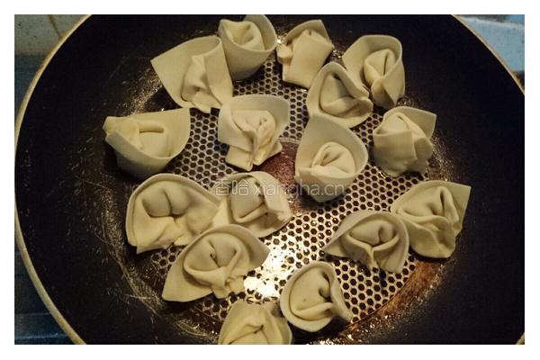 生煎荠菜肉大馄钝的做法图解3