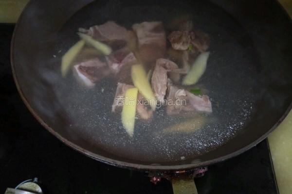 牛肉汤的做法图解1