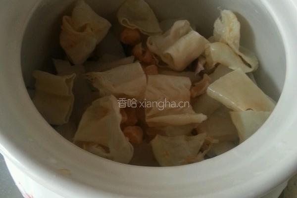 海底椰花胶响螺排骨汤的做法图解4