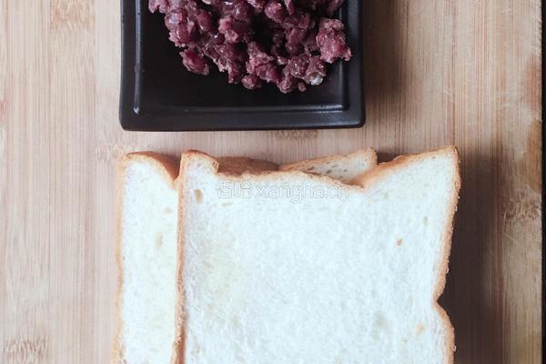 红豆夹心面包的做法图解1