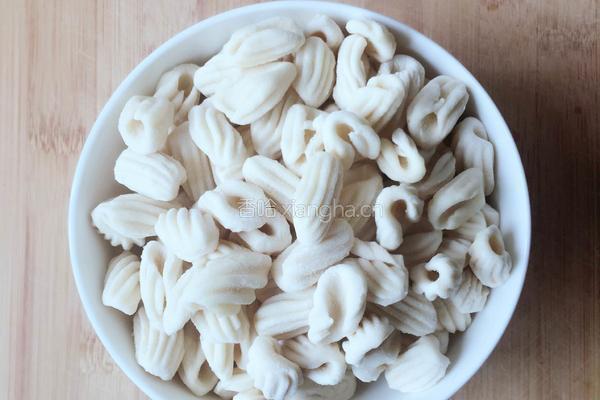 肉丝蔬菜炒麻食的做法图解1