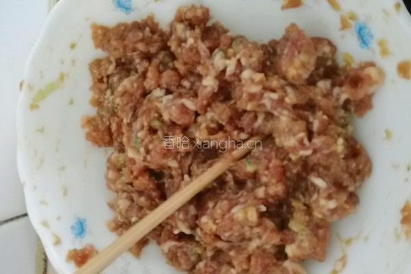 茴香黑山猪肉饺的做法图解2