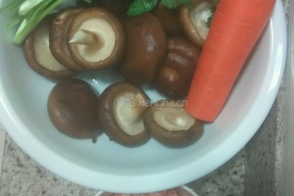香菇酿肉的做法图解1