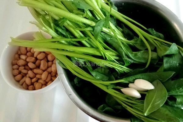 菠菜果仁的做法图解1