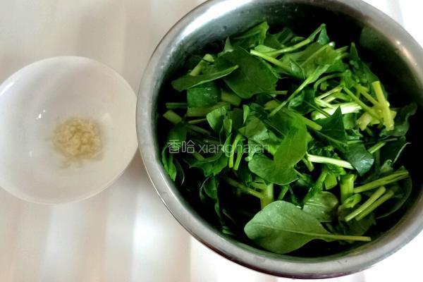 菠菜果仁的做法图解2