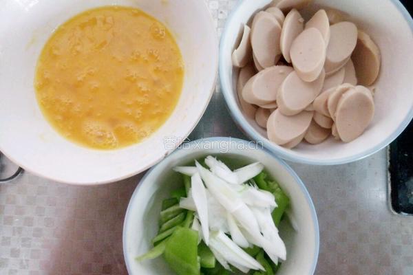 尖椒鸡蛋炒火腿的做法图解1