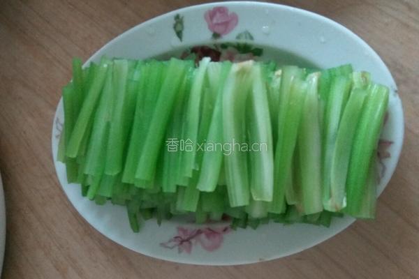 芹菜炒粉条的做法图解3